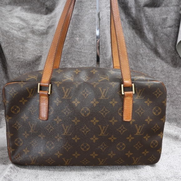 Louis Vuitton Paris Brown Monogram "Cite Gm" X-Large handbag - Picture 6 of 15